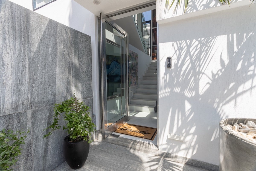 To Let 3 Bedroom Property for Rent in Bantry Bay Western Cape